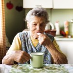 Seniorzy powinni jeść regularnie. Poprawia odporność i opóźnia starzenie się