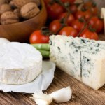 Seniorzy powinni jeść właśnie ten ser. Badania mówią jasno: poprawia pamięć i koncentrację 