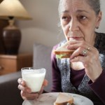 Seniorzy powinni mieć zapas w lodówce. Wzmacnia stawy, oczyszcza jelita i dba o odporność 