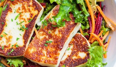 Seniorzy powinni na stałe włączyć do menu. Dobrze działa na wzrok, wzmacnia kości, mózg lepiej pracuje