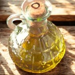 Seniorzy powinni włączyć do diety. Ten olej czyści tętnice ze złogów, chroni serce i przyspiesza metabolizm