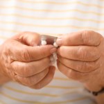 Seniorzy przez lata brali to na kości. Nowe wytyczne podważają sens suplementacji witaminy D i żelaza