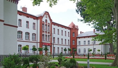 Seniorzy przyjeżdżają tu odpocząć. Lokalne solanki i borowiny znane są w całym kraju