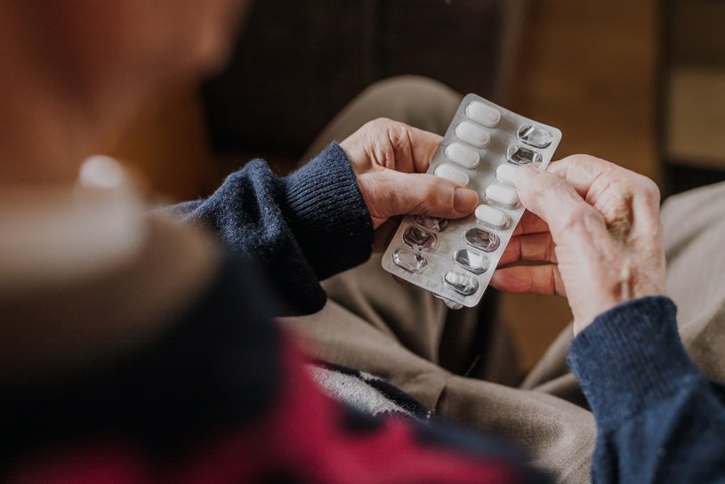 Seniorzy przyjmują wiele różnych leków. Problem ten pomoże rozwiązać konsultacja u geriatry /123RF/PICSEL