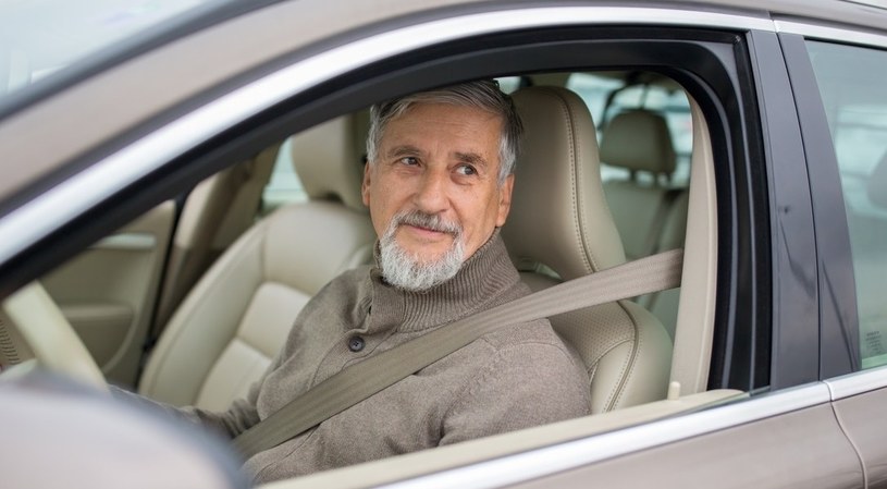 Seniorzy są znacznie lepszymi kierowcami niż młodzi? Dane są jednoznaczne