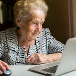 Seniorzy szczególnie narażeni na zagrożenia w sieci