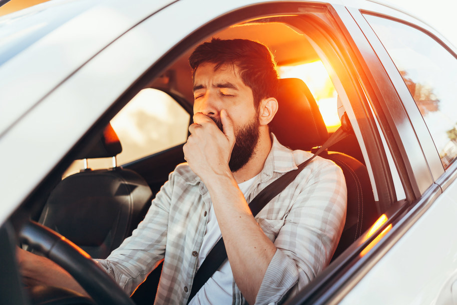 Senność i rozkojarzenie w trakcie jazdy są bardzo niebezpieczne. Zdj. ilustracyjne /Shutterstock