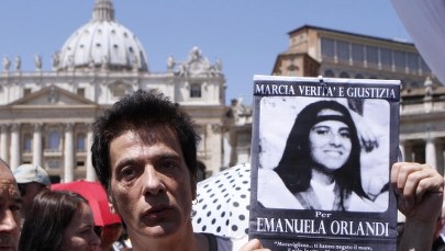 Sensacyjna teza o porwaniu 15-latki zza Spiżowej Bramy. Watykan opłacił jej pobyt w Londynie?