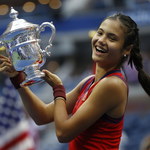 Sensacyjna triumfatorka US Open: 18-letnia Emma Raducanu świętuje pierwszy wielkoszlemowy tytuł