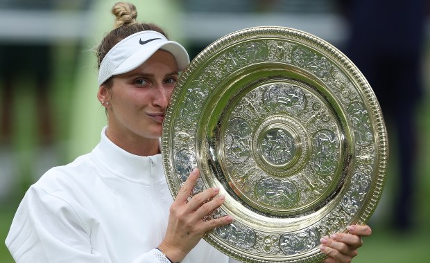 Sensacyjna zwyciężczyni Wimbledonu. Marketa Vondrousova pokonała Ons Jabeur