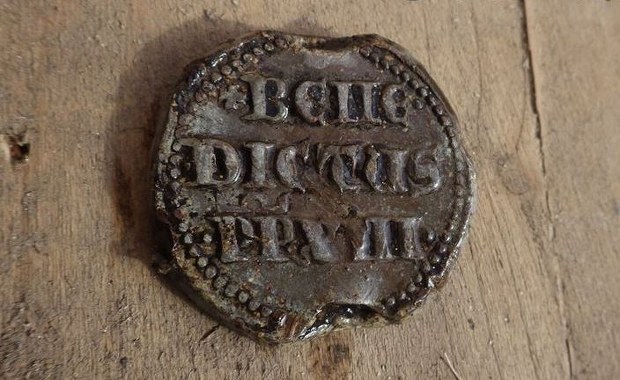 Sensacyjne odkrycie w Zamku Grodno. Odnaleziono bullę papieża Benedykta XIII