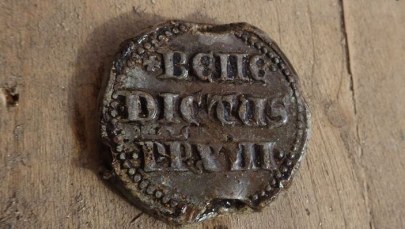 Sensacyjne odkrycie w Zamku Grodno. Odnaleziono bullę papieża Benedykta XIII