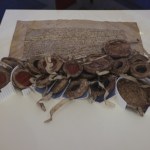 Sensacyjny powrót: Bezcenne dokumenty polskiej historii znów w Warszawie