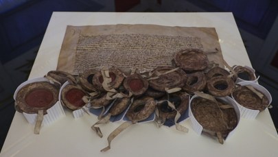 Sensacyjny powrót: Bezcenne dokumenty polskiej historii znów w Warszawie