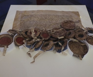 Sensacyjny powrót: Bezcenne dokumenty polskiej historii znów w Warszawie