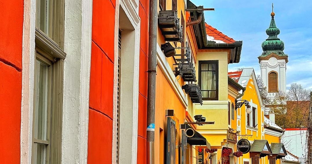 Сентендре - місто художників та марципану знаходиться недалеко від Будапешта /Domena publiczna