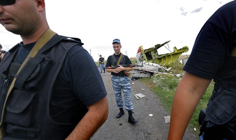 Separatyści kontrolują miejsce, gdzie runął samolot /ROBERT GHEMENT /PAP/EPA
