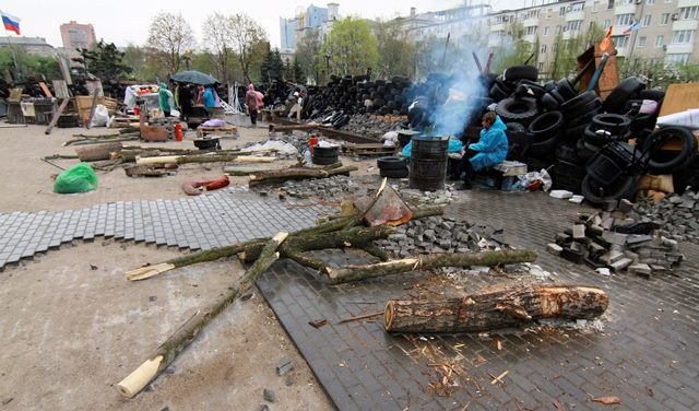 Separatyści na swoich barykadach /PHOTOMIG /PAP/EPA