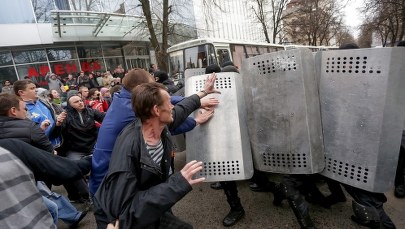 Separatyści zaminowali rządowy budynek. Wzięli zakładników