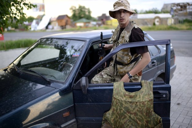 Separatysta ukraiński po ostrzale przeprowadzonym przez wojska ukraińskie /Jakub Kamiński   /PAP