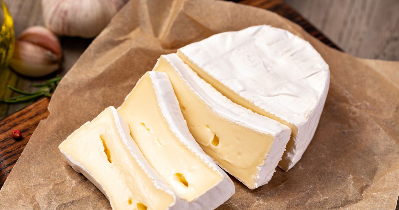 Ser brie jest bogatym źródłem substancji mineralnych /gresei /Canva Pro