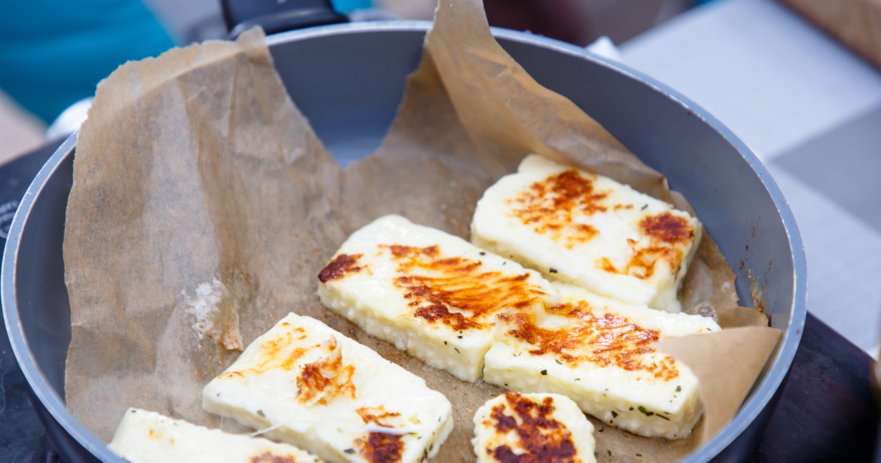Ser halloumi można przyrządzić na patelni /milanchikov /123RF/PICSEL
