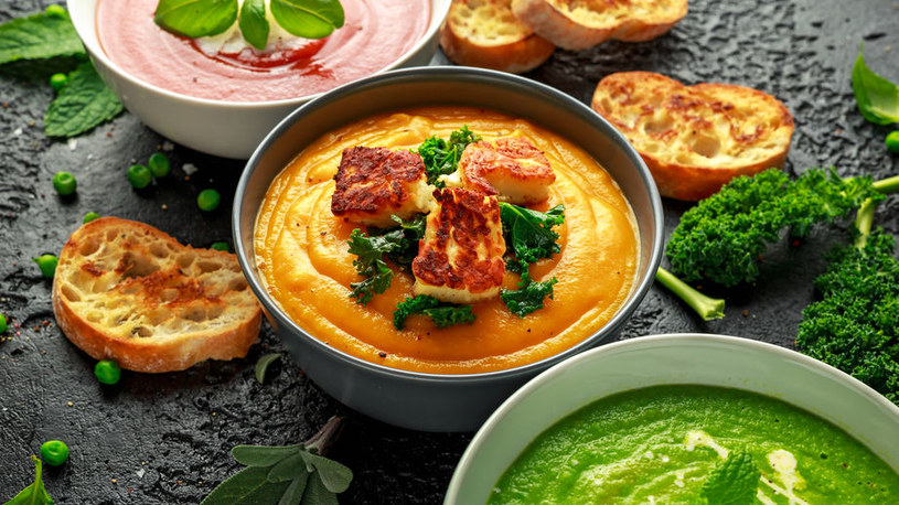 Ser halloumi to też ciekawy dodatek do zup typu krem, szczególnie brokułowej i pomidorowej /123RF/PICSEL