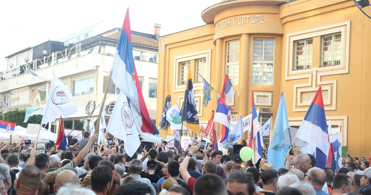 Serbowie protestują przeciw planom wydobcyia litu /FILIP STEVANOVIC/ANADOLU /AFP