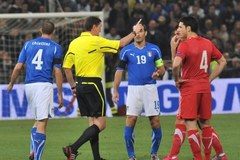 Serbscy chuligani doprowadzili do przerwania meczu we Włoszech