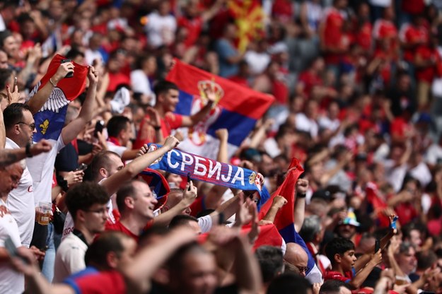 Serbscy kibice na Euro 2024 przed meczem ze Słowenią /ANNA SZILAGYI /PAP