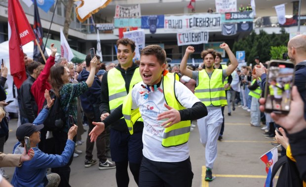 Serbscy studenci w biegu do Brukseli. Mają ważny cel