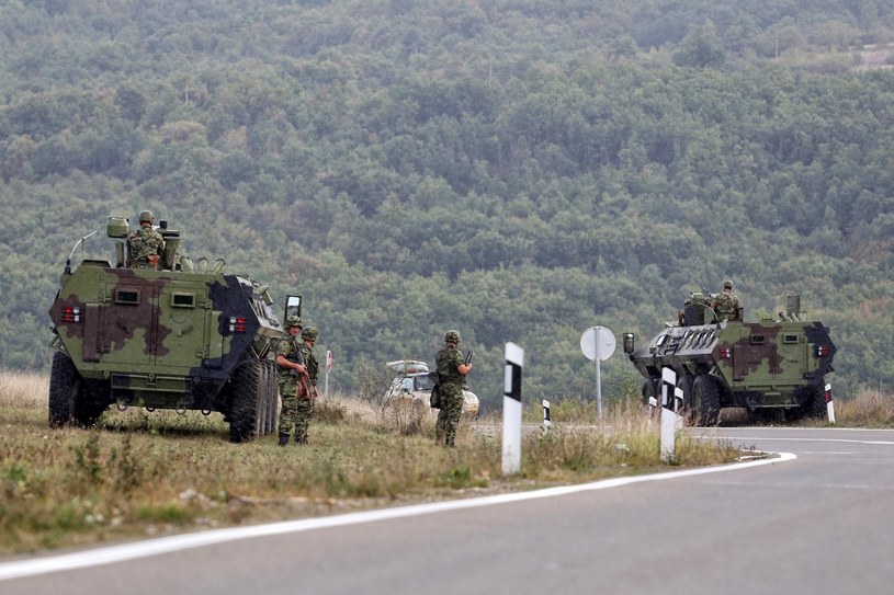 Serbscy uzbrojeni żołnierze nieopodal granicy z Kosowem / zdj. ilustracyjne /IRFAN LICINA /AFP