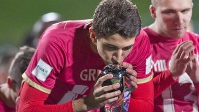 Serbski piłkarz nie przejdzie do Liverpoolu. Nie pozwala mu... tata