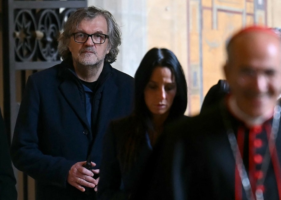 Serbski reżyser filmowy i muzyk Emir Kusturica wychodzi z audiencji u papieża Leona XIV, 15 listopada 2025 /FILIPPO MONTEFORTE/AFP/East News /East News