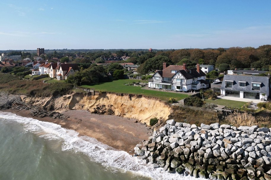 "Serce mi pęknie, bo to mój dom” – wzruszająca walka 88-latki z siłami natury /	Joe Giddens /PAP/PA