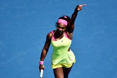 Serena Williams cieszy się po wygranej ze Słowenką 