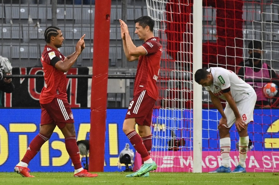 Serge Gnabry i Robert Lewandowski w trakcie meczu z FC Koeln /Philipp Guelland /PAP/EPA