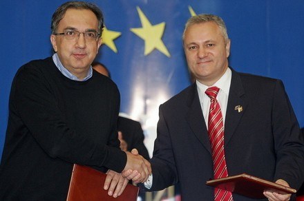 Sergio Marchionne i serbski Minister Gospodarki Mladjan Dinkic /AFP