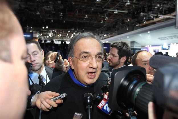 Sergio Marchionne, szef Fiata i Chryslera na salonie w Detroit był rozchwytywany /AFP