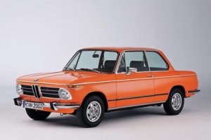 Seria 2 odwołuje się do tradycji modeli 02, produkowanych od 1966 roku. /BMW