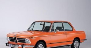 Seria 2 odwołuje się do tradycji modeli 02, produkowanych od 1966 roku. /BMW