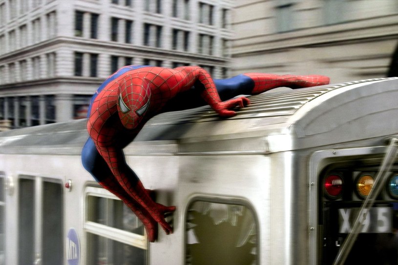Seria Spider-Man - pająki są odporne na promieniowanie, ugryzienie przez jednego z nich nie zmieni cię w superherosa /East News