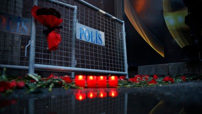 Seria zatrzymań po zamachu w Turcji. Policja przeszukuje mieszkania