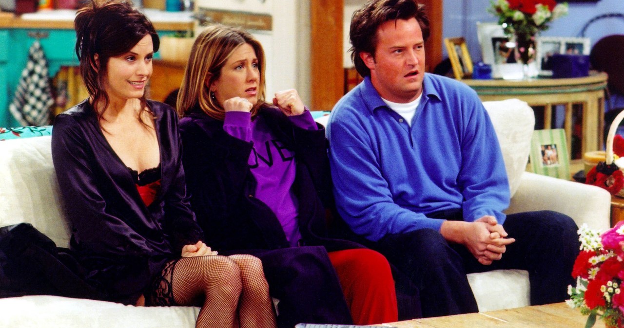 Serialowy Chandler Bing latami zmagał się z uzależnieniem od alkoholu i leków przeciwbólowych /Getty Images