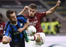 Serie A. Milan - Inter 0-2 w derbach Mediolanu. Grał Krzysztof Piątek