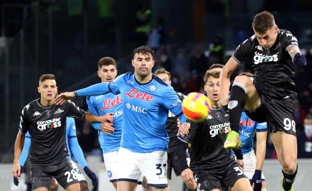 Serie A: Zieliński miał problem z oddychaniem. Zszedł z boiska