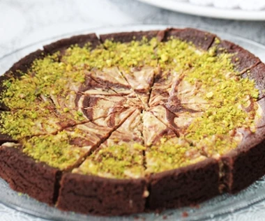 Sernik, a może brownie? Oto przepis na obłędne sernikobrownie z pistacjami 