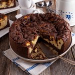 Sernik królewski na sylwestra. Aksamitna masa serowa i kakaowe kruche ciasto