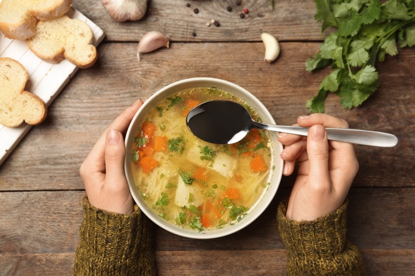 Serwatczanka to wyjątkowa zupa na bazie rosołu, która jest niezwykle zdrowa. /Pixel