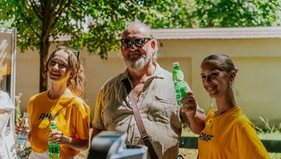 Setki butelek wody i wiatraczki od RMF FM. Pomożemy Wam przetrwać upały!